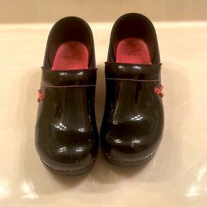 Dansko Black & Pink Clogs Breast Cancer
Awareness | Size 40 EU/ 9 US